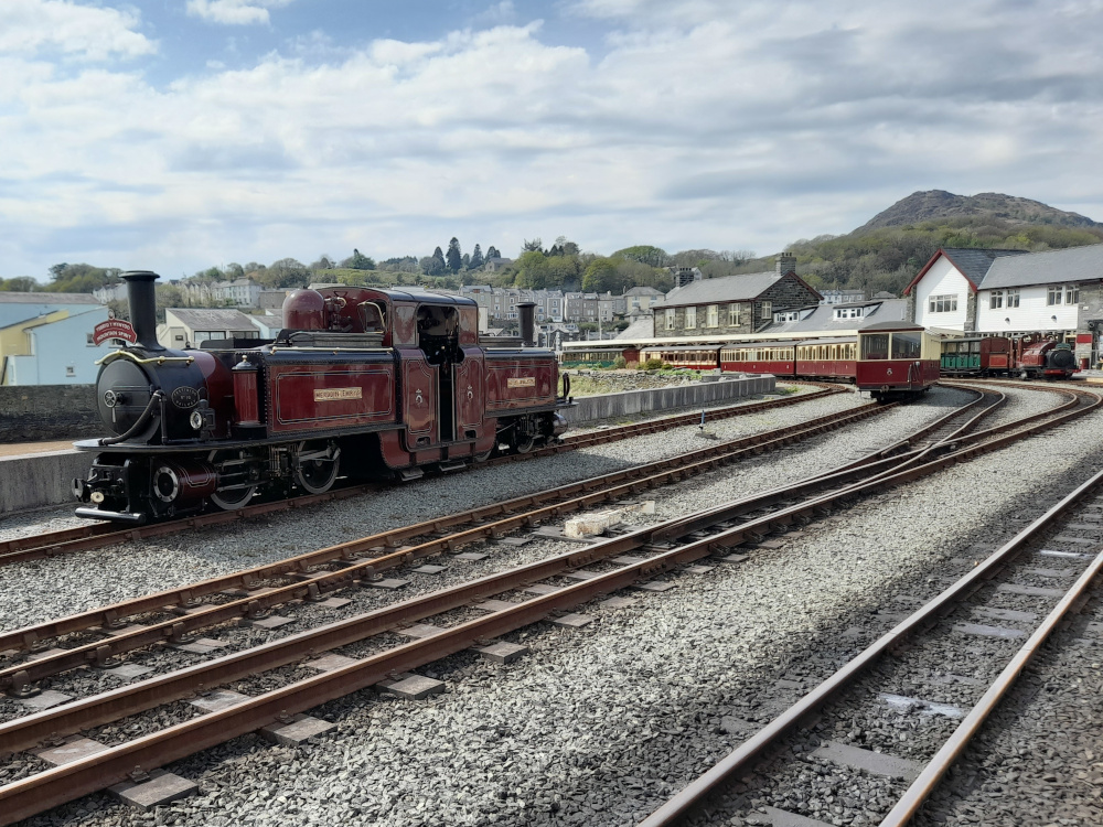 Merddin Emrys between trips at Porthmadog Harbour, whilst Prince prepares to leave with a Tan Y Bwlch train
