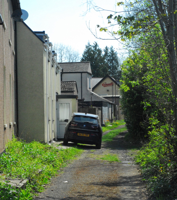 An ordinary back lane