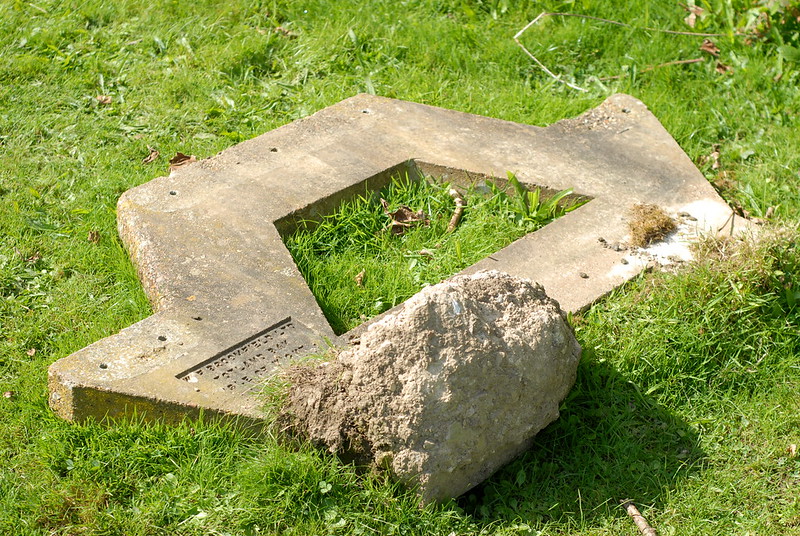 Derelict picnic bench, Falmouth